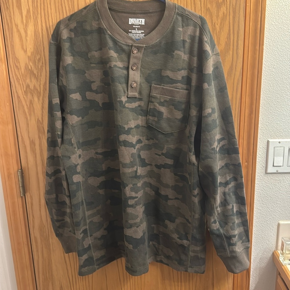 Duluth men’s camo long sleeve shirt rn # 106803